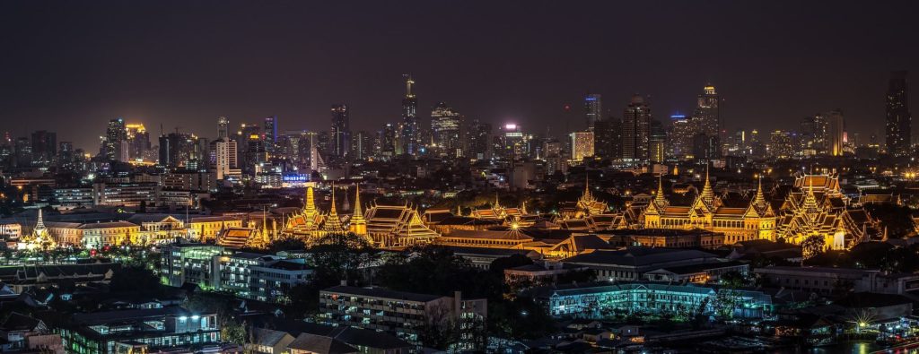 grand-palace-night_10-romatic-things-to-do-in-bangkok-for-couples