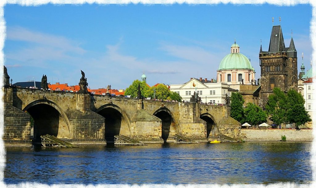 unique-things-prague-charles-bridge