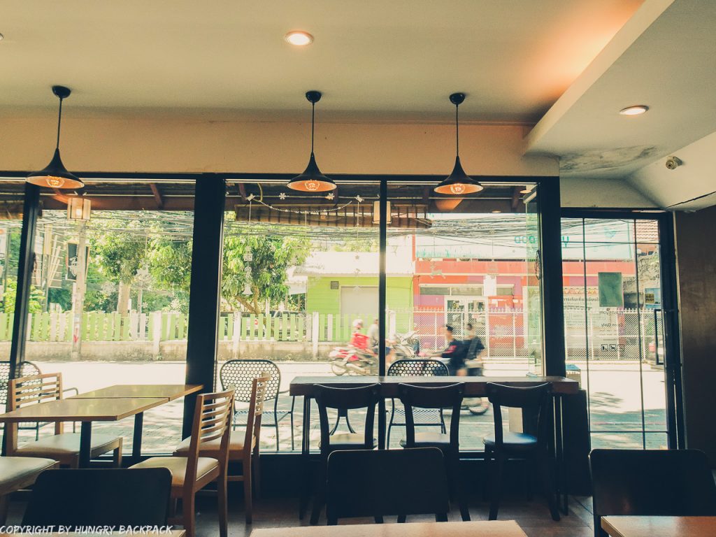 Cafes to work from_chiang mai_Nimman_Roastniyom_inside