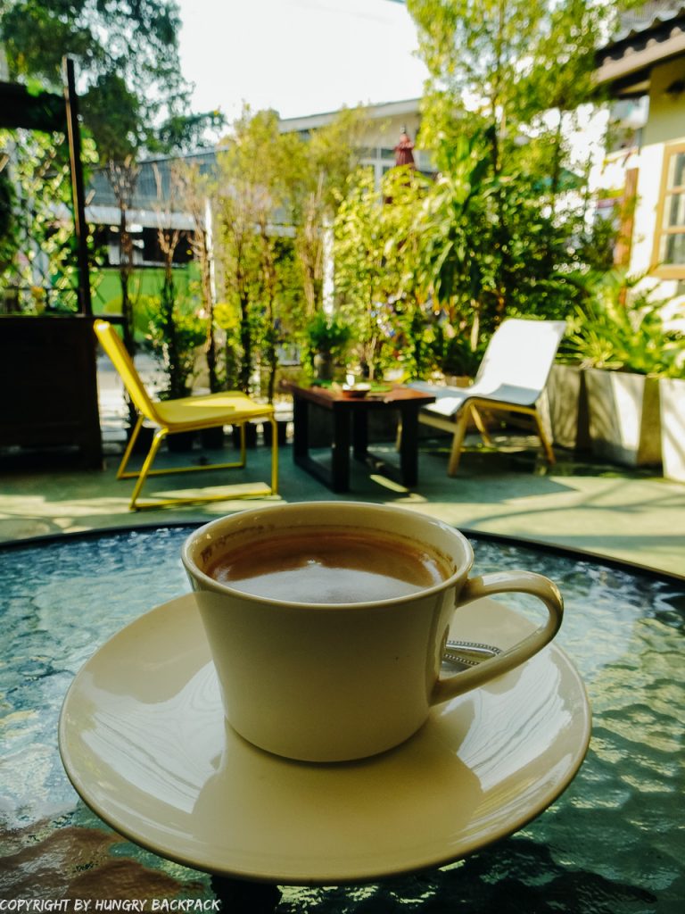 Cafes to work from_chiang mai_Santitham_MDL cafe_coffee outside