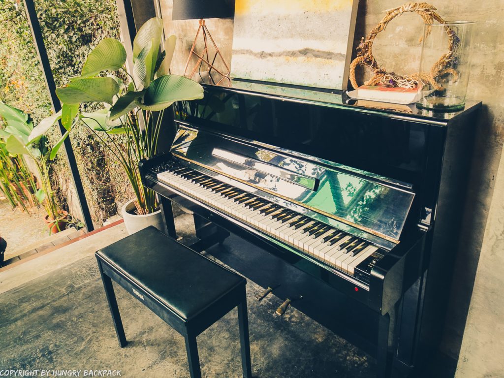 Cafes to work from_chiang mai_Santitham_Passion Project_piano2