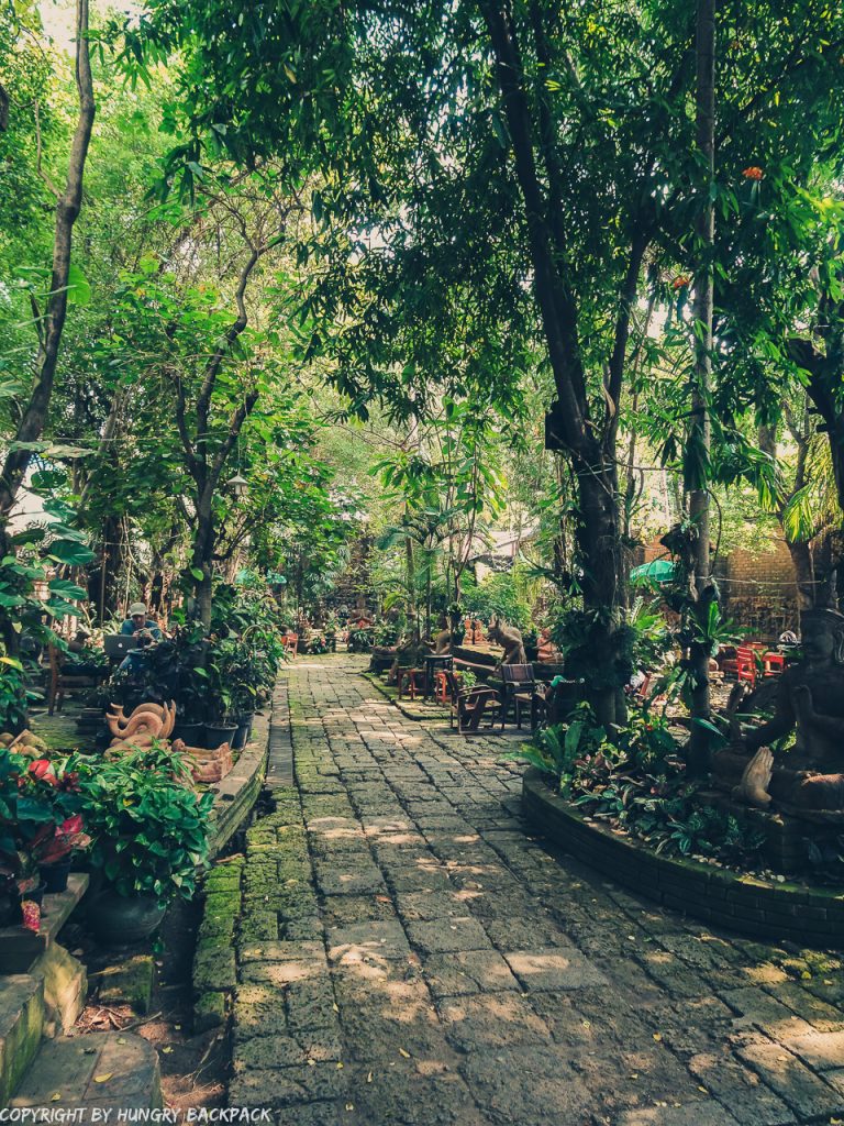 Cafes to work from_chiang mai_old Town_clay studio garden2