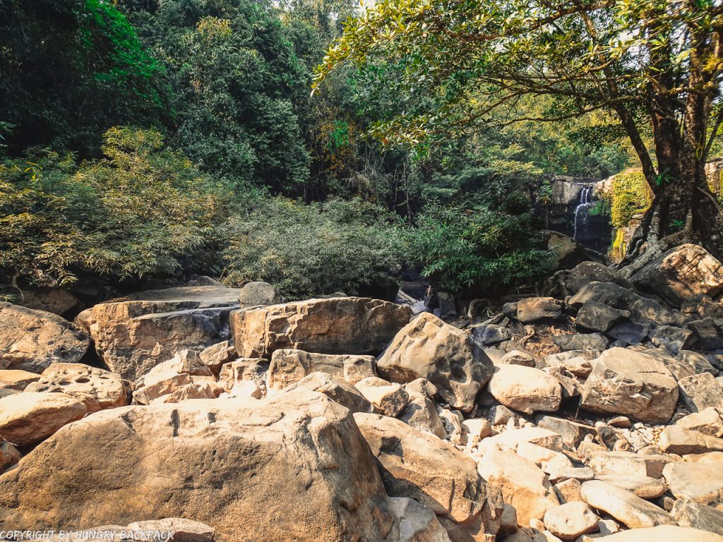 Guide-Ko-Kut_Khlong-Chao-Waterfall_rocky-path