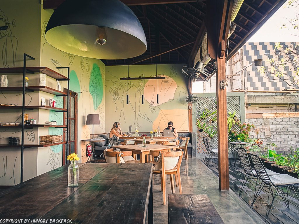 work-friendly cafes Canggu_Cinta Cafe_digital nomads at work