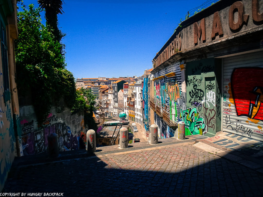 Porto Streetart_Rua Madeira_looking down to Sao Bento