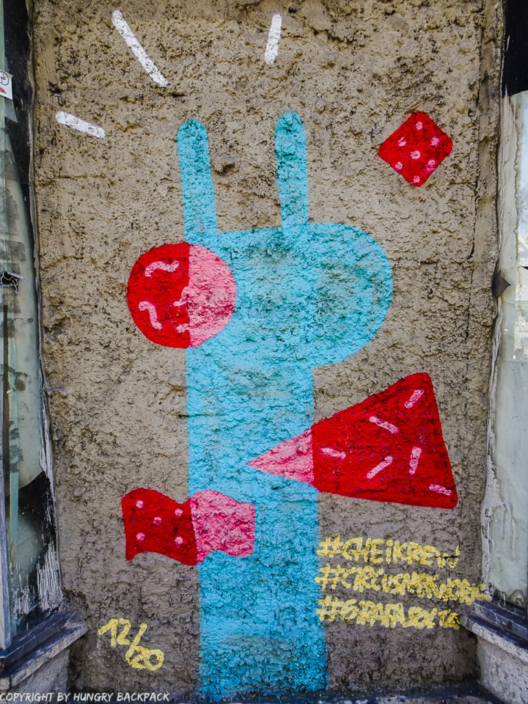 Porto best street art_giraffe Chei Krew_Rua dos Clerigos