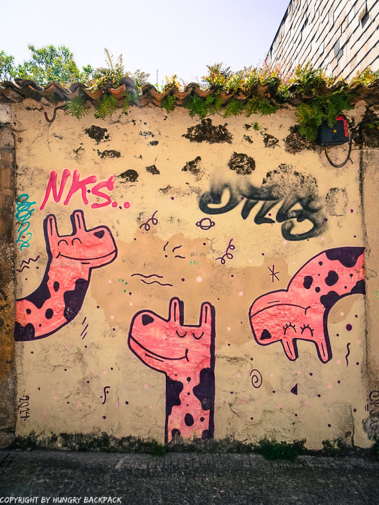 Porto street art_Rua de Miguel Bombarda_giraffes Chei Krew