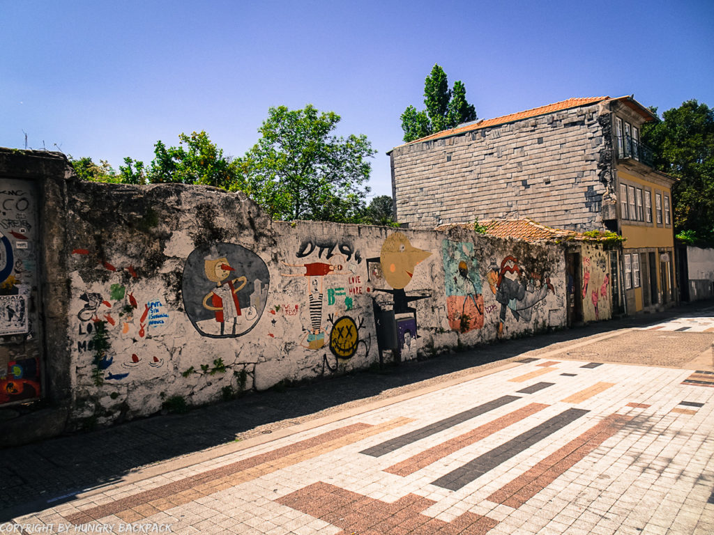 Porto street art_Rua de Miguel Bombarda_large wall with various street artists