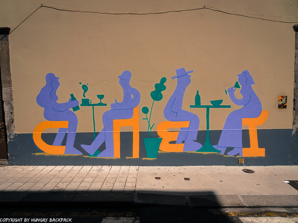 Porto street art_Rua de Miguel Bombarda_people sitting