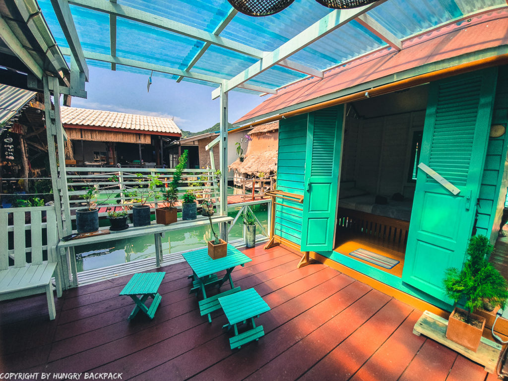 Bang Bao Paradise Homestay - double room with seating area