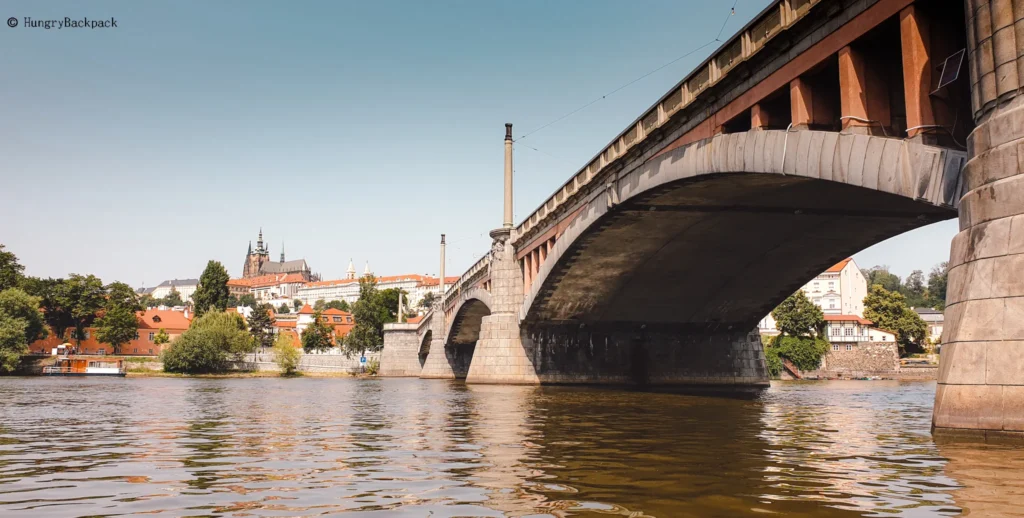 Prag Castle_view from River